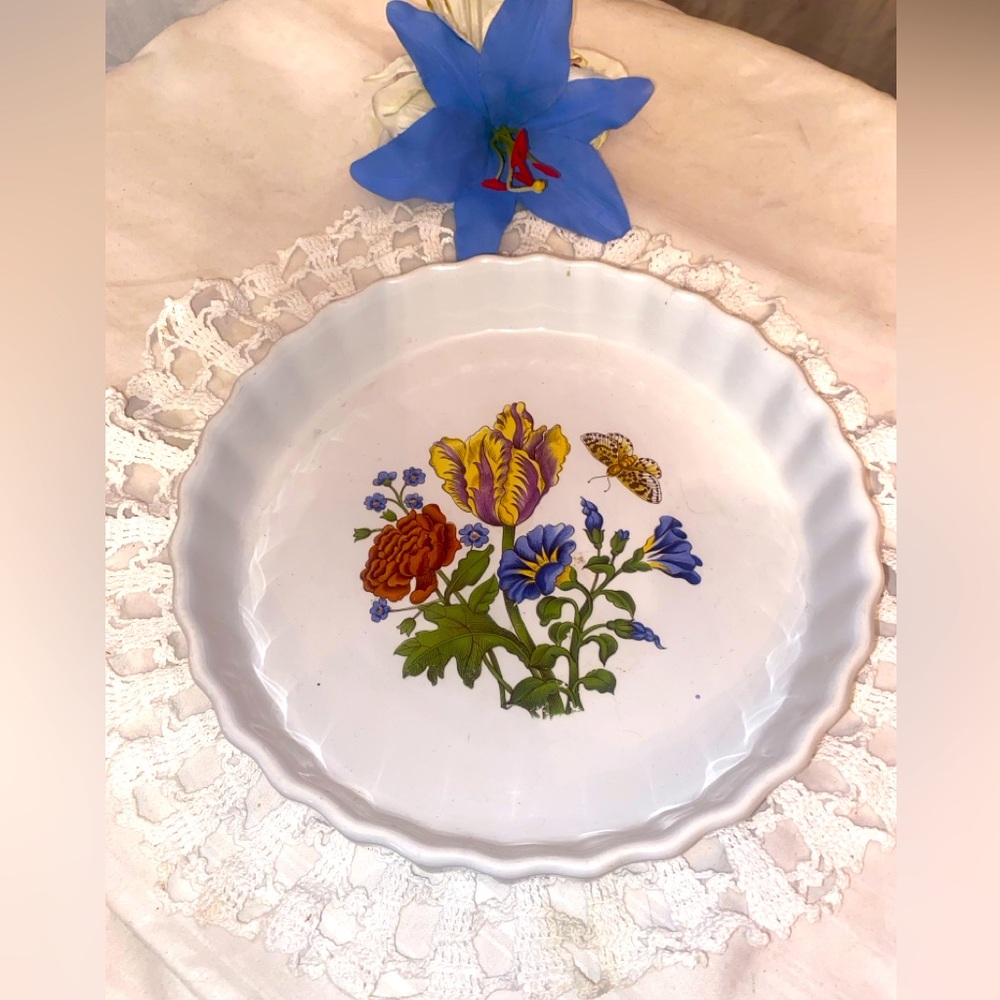 Pretty Pieware for a garden lover